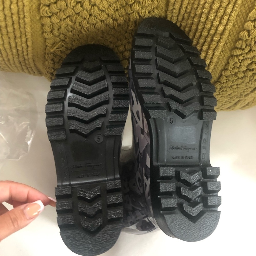 Salvatore Ferragamo Boots ! - Picture 4 of 8